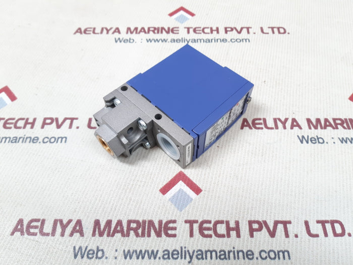 Telemecanique nautilus xml b070d2s11 pressure switch