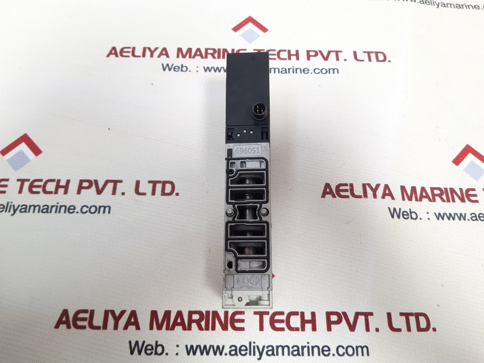 Festo Vsva-b-p53Ed-zd-a1-1T1L Solenoid Valve 560727 Dd02 300 gm
