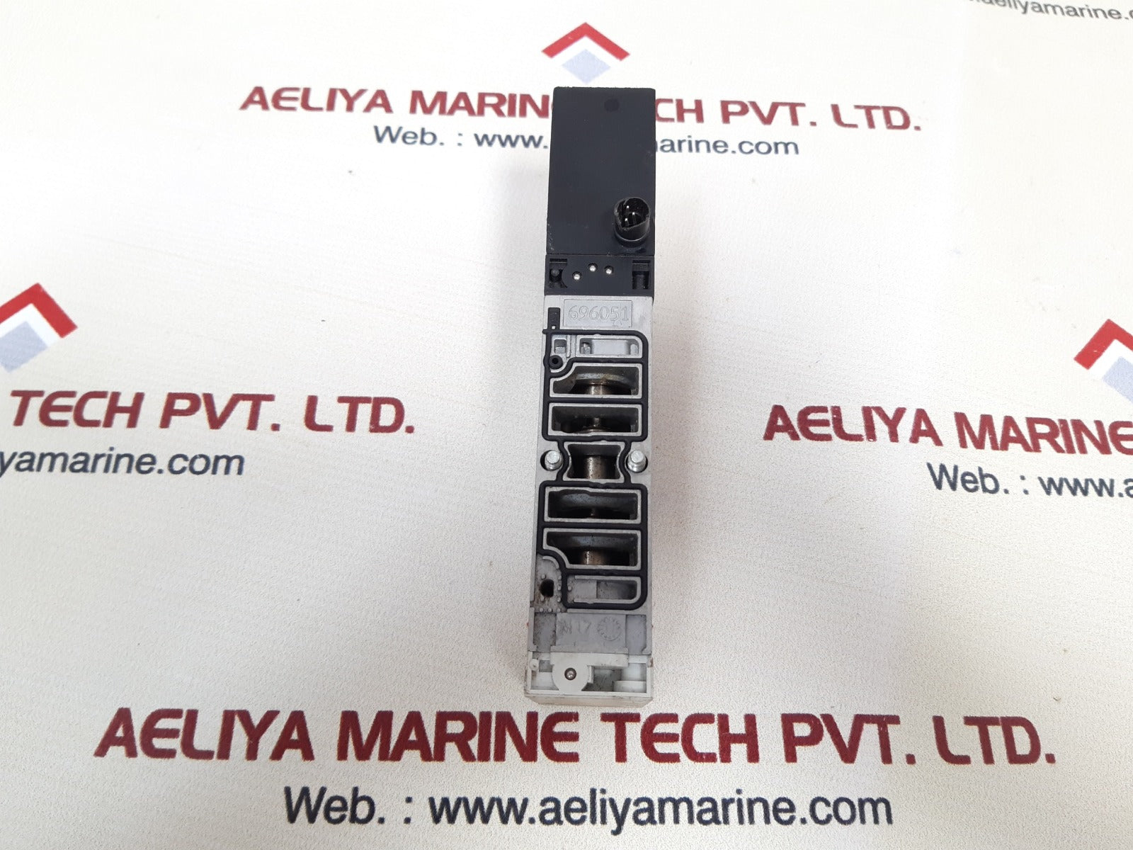 Festo vsva-b-b52-zd-a1-1t1l solenoid valve 539156 f802