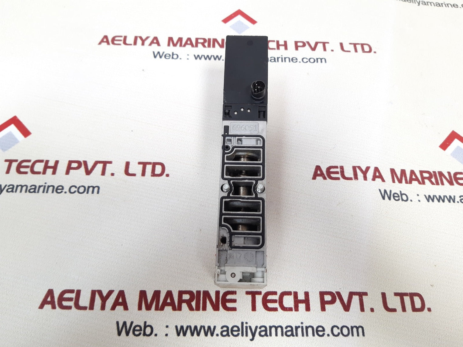 Festo vsva-b-b52-zd-a1-1t1l solenoid valve 539156 f802