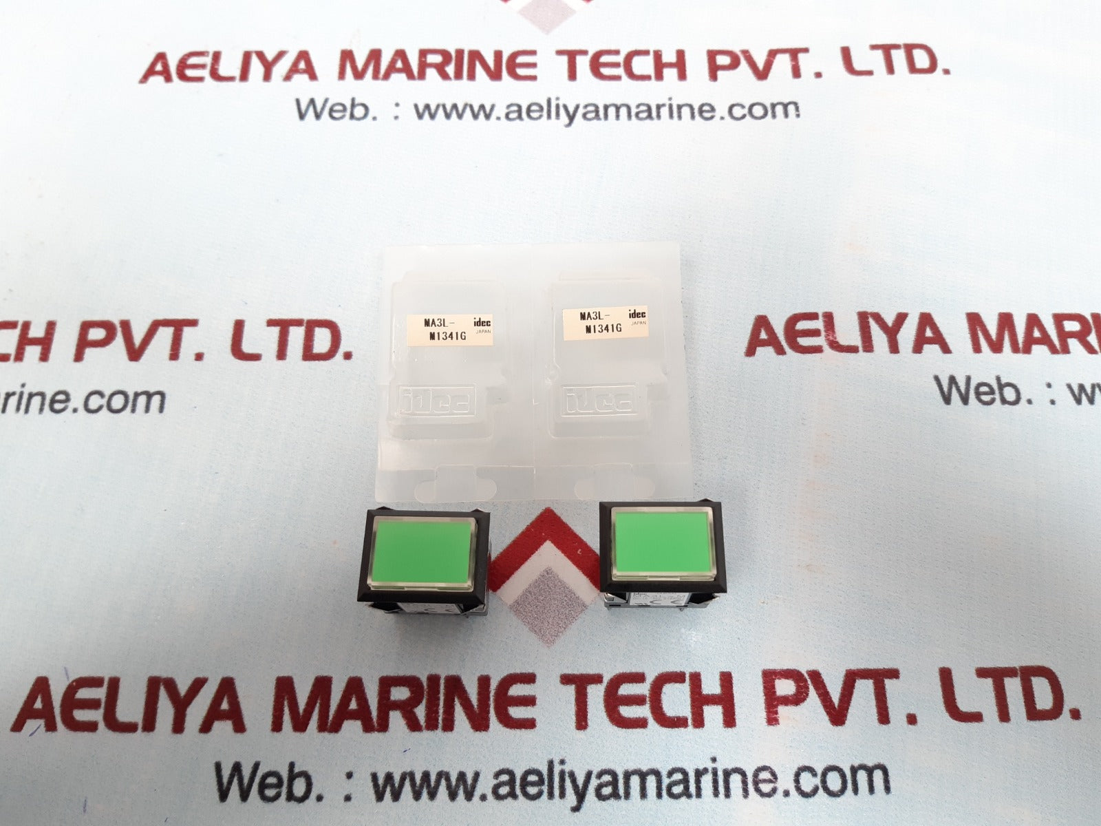 Lot of 2X IDEC MA3L-M1341G Illuminated Push Button Switch