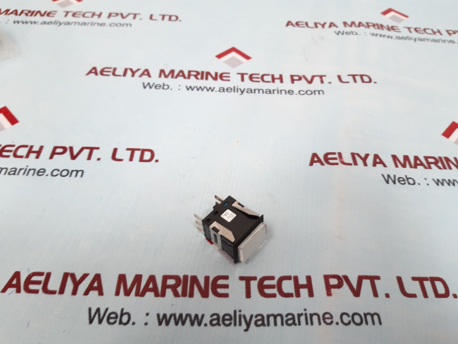 Idec Ma3L-m1341W Pushbutton Switch Ac-12 125V 0.1A