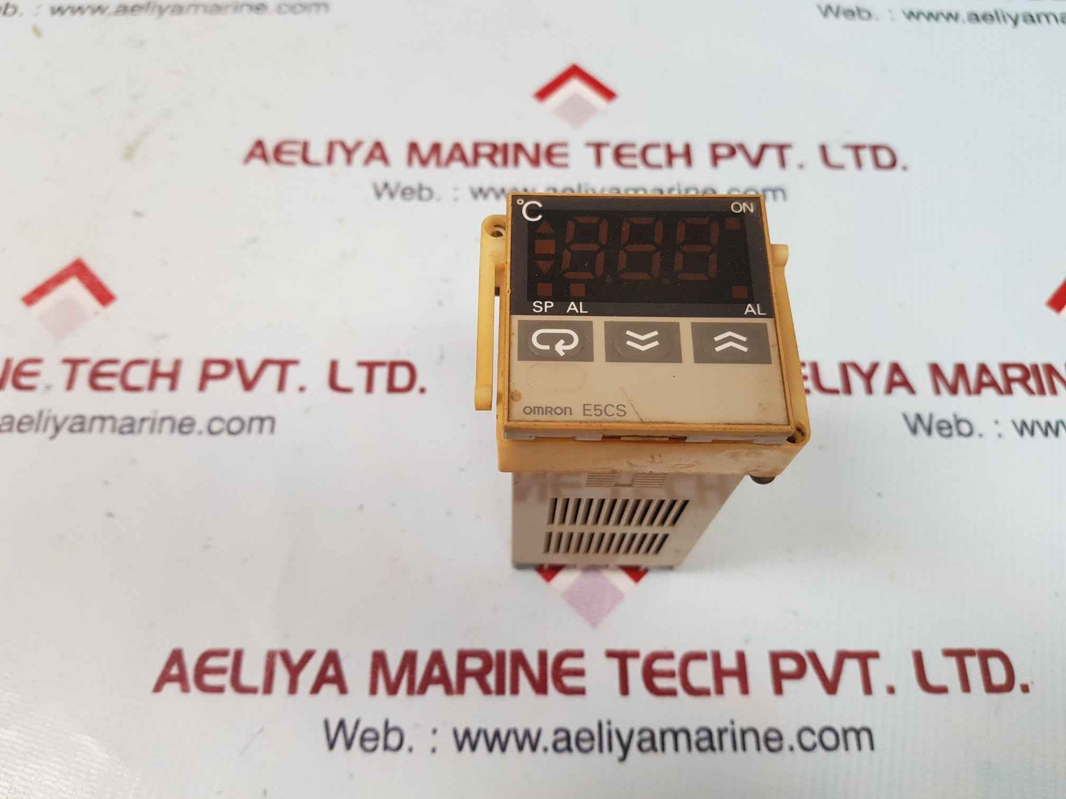 Omron e5cs-r1kjx-520 temperature controller