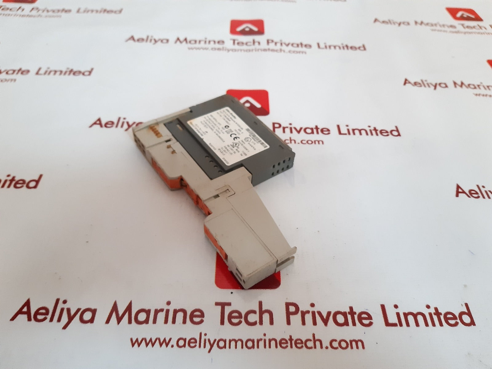 Allen-bradley 1734-ob4e ser.c input module with 1734-mb ser.a mounting base