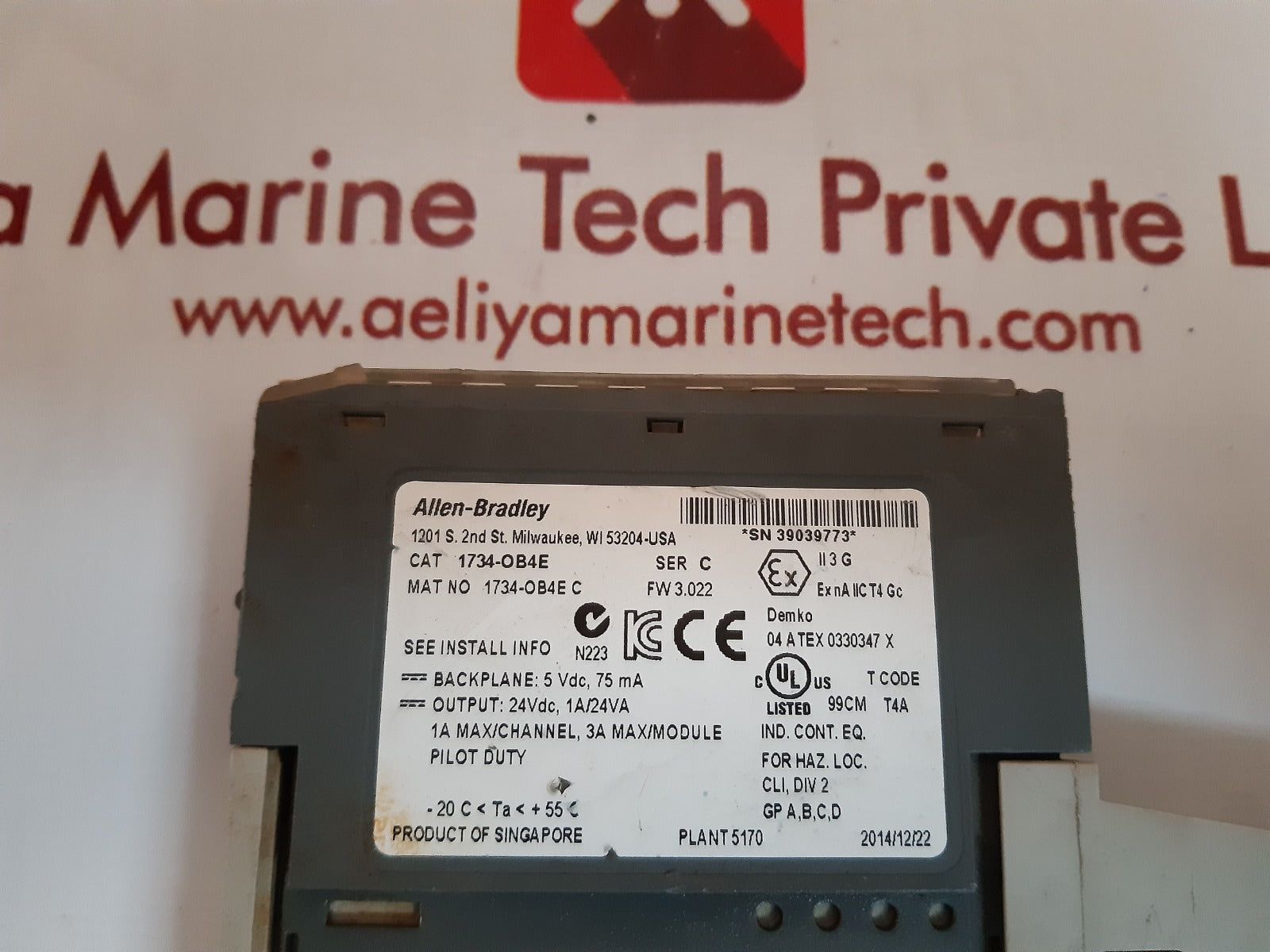 Allen-bradley 1734-ob4e ser.c input module with 1734-mb ser.a mounting base