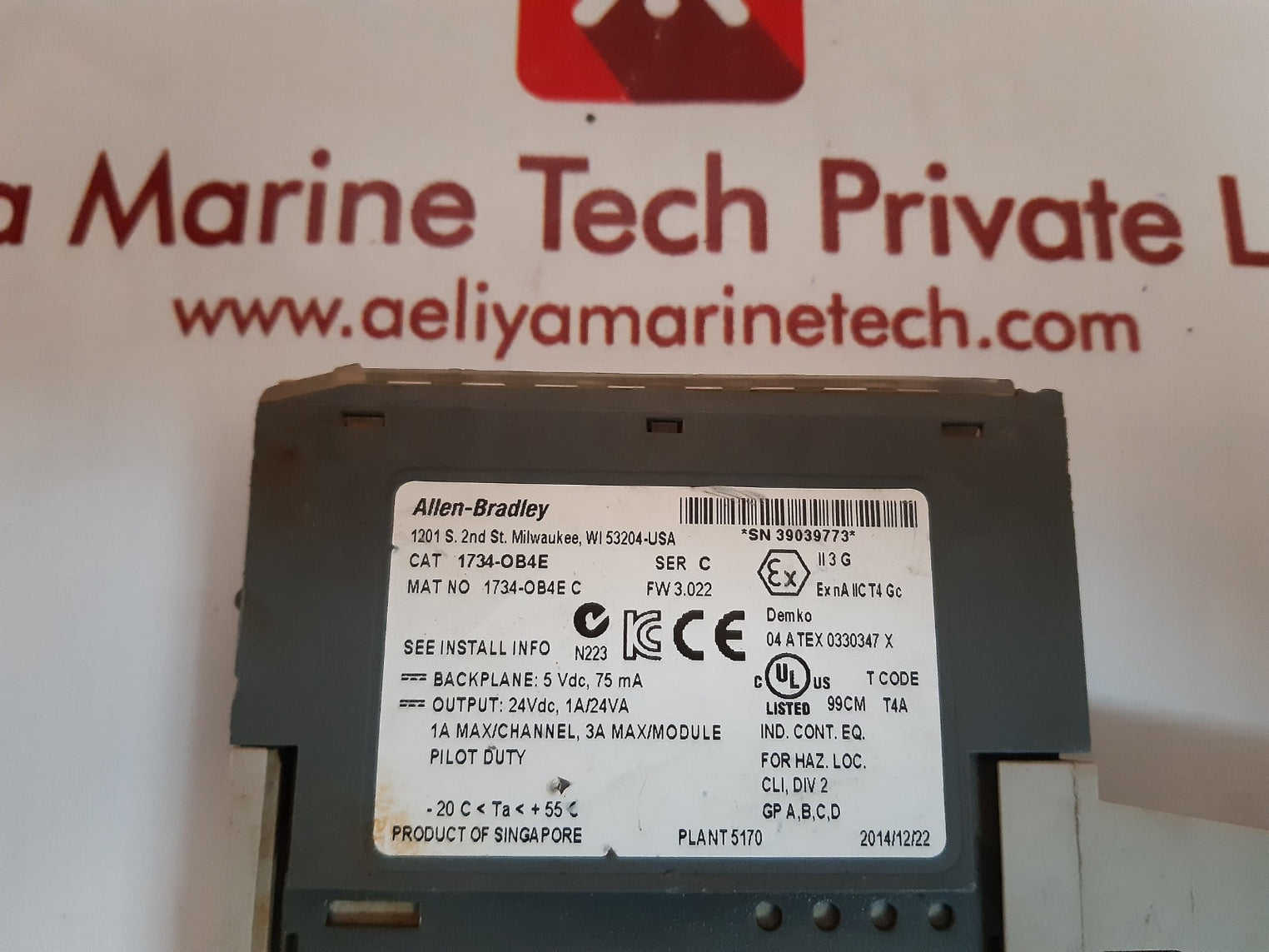 Allen-bradley 1734-ob4e ser.c input module with 1734-mb ser.a mounting base
