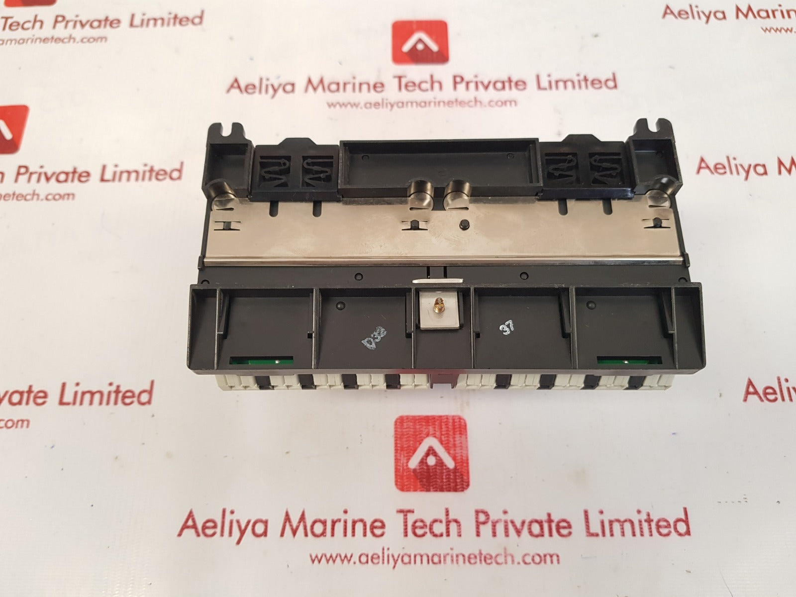 Ge fanuc Ic670alg320j output module with ic670chs002e i/o base
