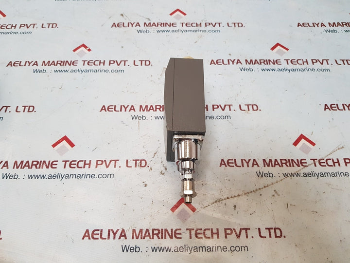 Ywk-50-c 00000301 Pressure Controller Ac 380V 3A Dc 220V 2.5A 03B20307