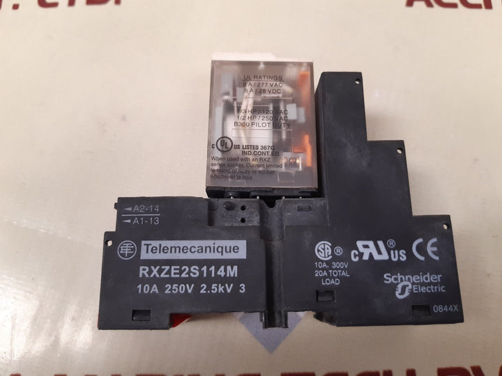 Telemecanique/Schneider Electric RXM4AB2BD Relay With Base RXZE2S114M