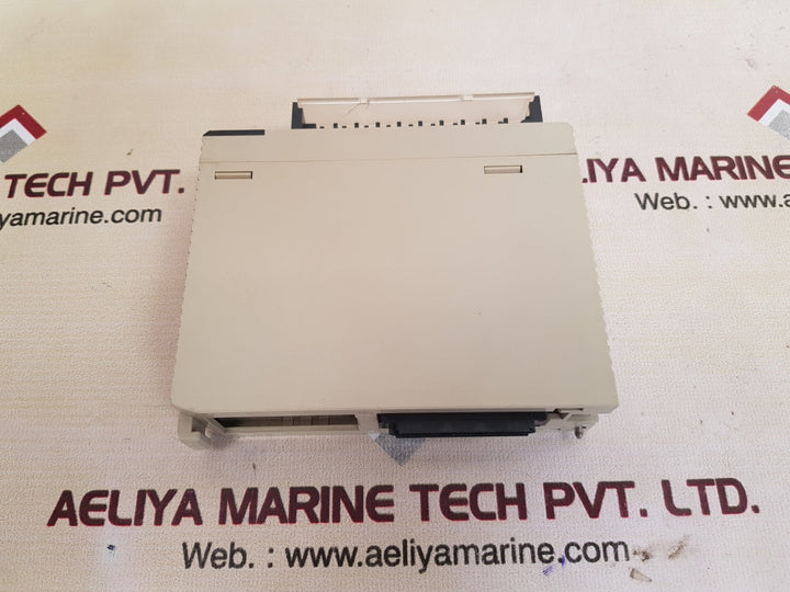 Omron Cs1W-oc211 Output Module Ac100-240V 2A