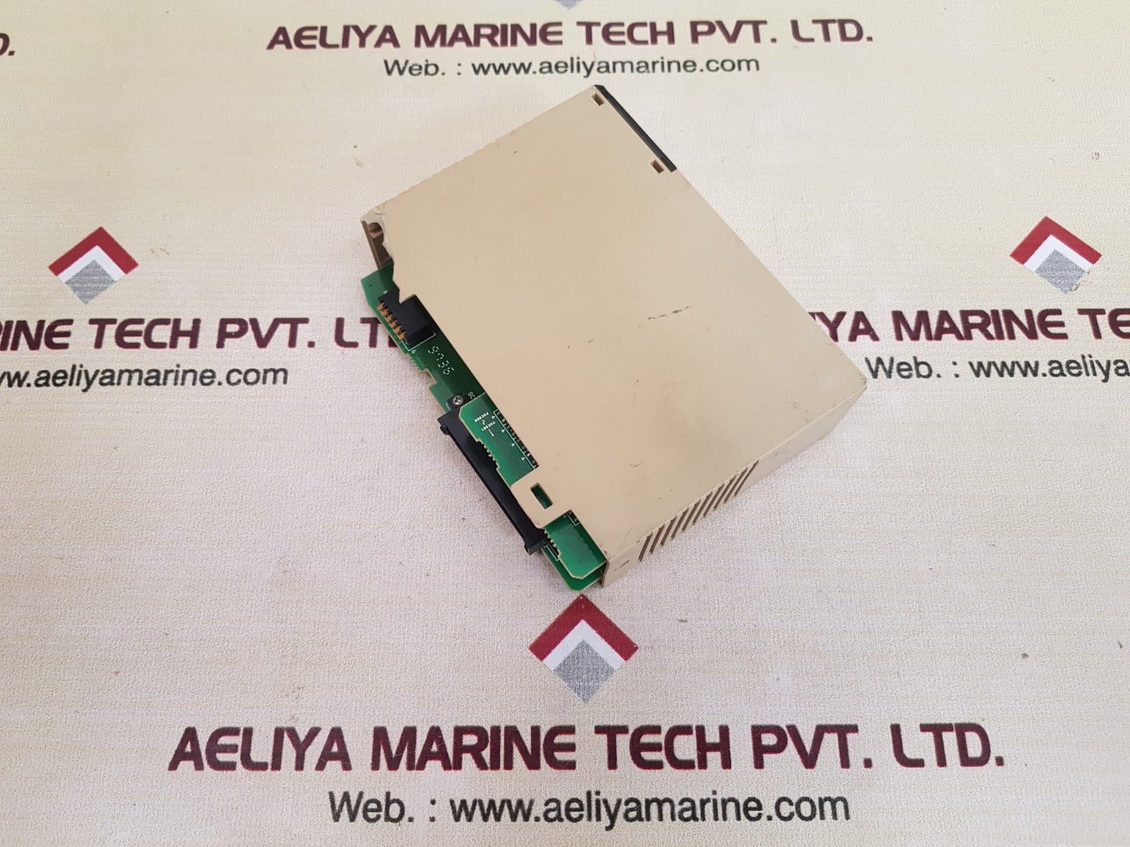 Omron C200H-od215 Output Unit 24Vdc 0.1A-3.2A