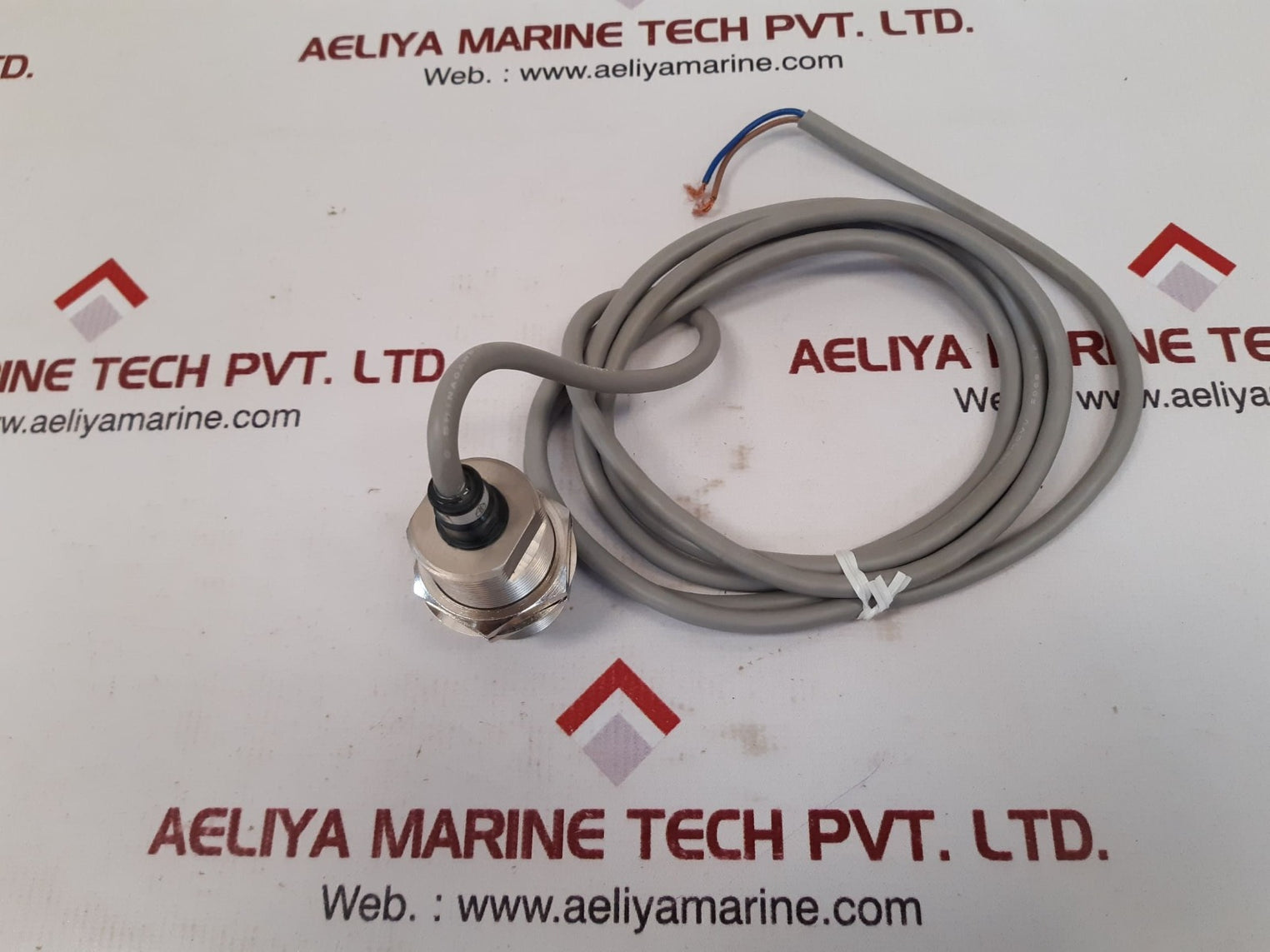 Fuji electric pe2-cs10w proximity switch - Aeliya Marine Tech