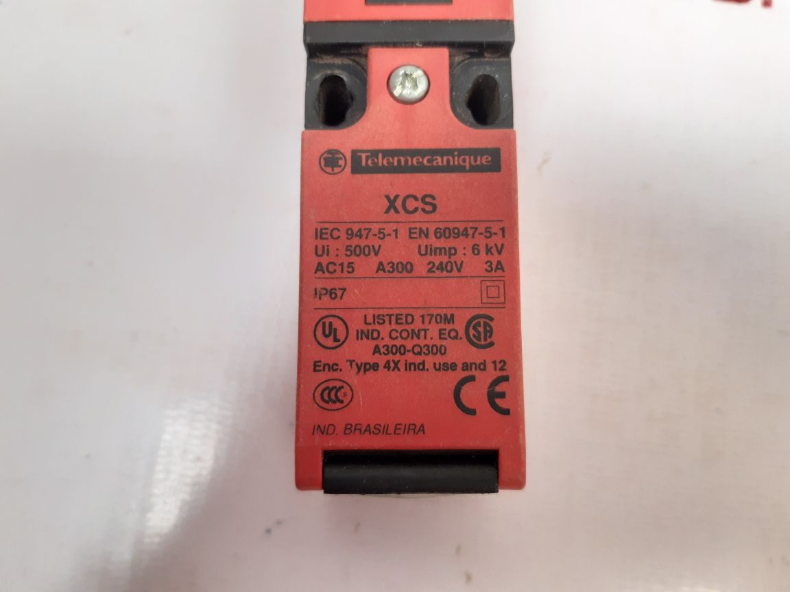 Telemecanique Xcs-pa592 Safety Interlock Switch
