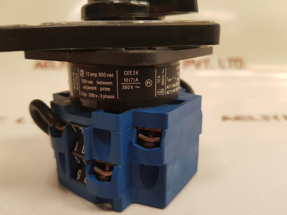 Kraus&Naimer Cg 10 Cam Switch - Aeliya Marine Tech