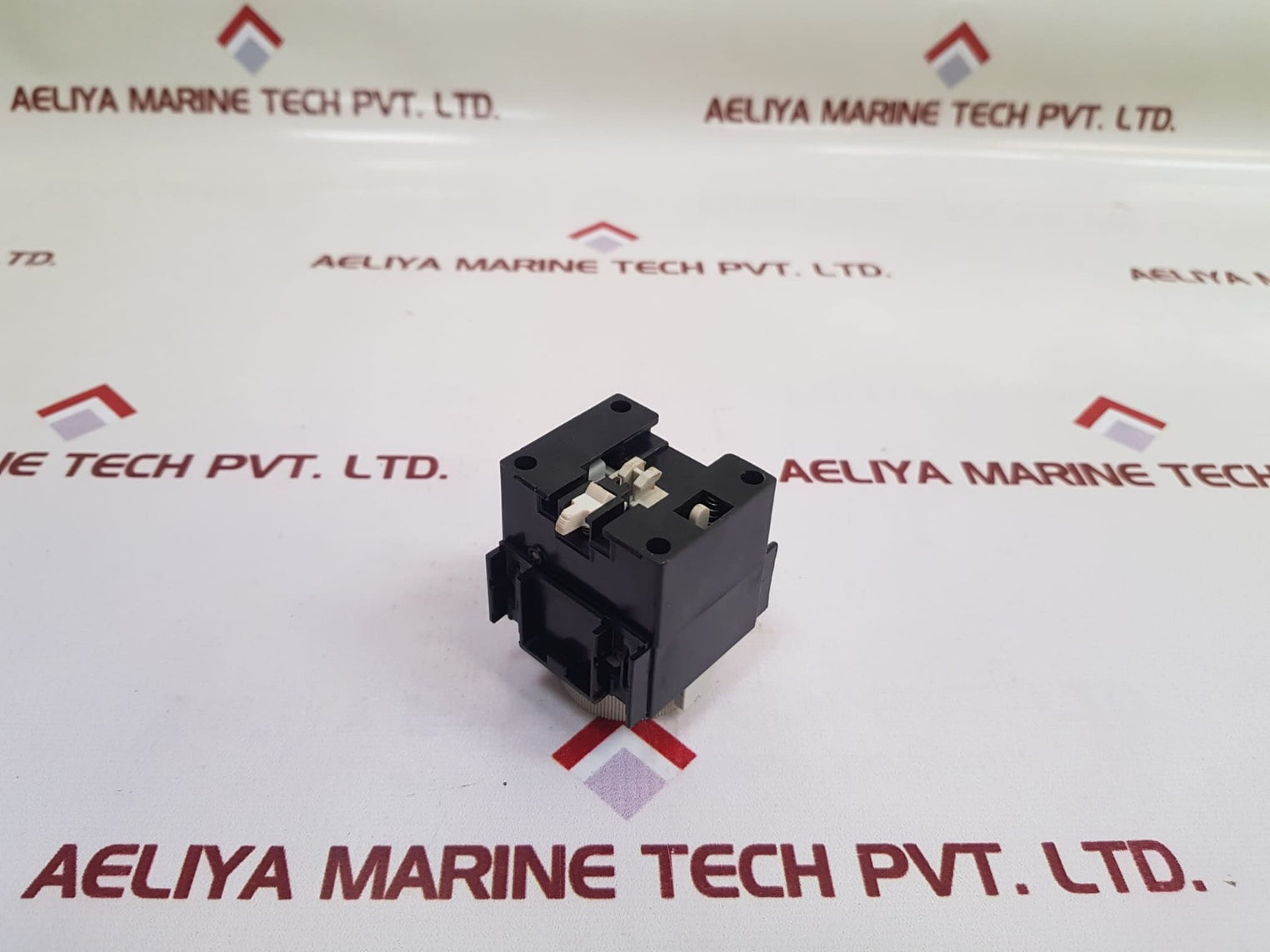 Telemecanique La2-d24.A65 Time Delay Block Used - Aeliya Marine Tech