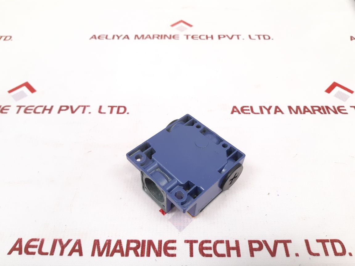 Telemecanique Xck-m Limit Switch Zckm1H29 240V 3A - Aeliya Marine Tech