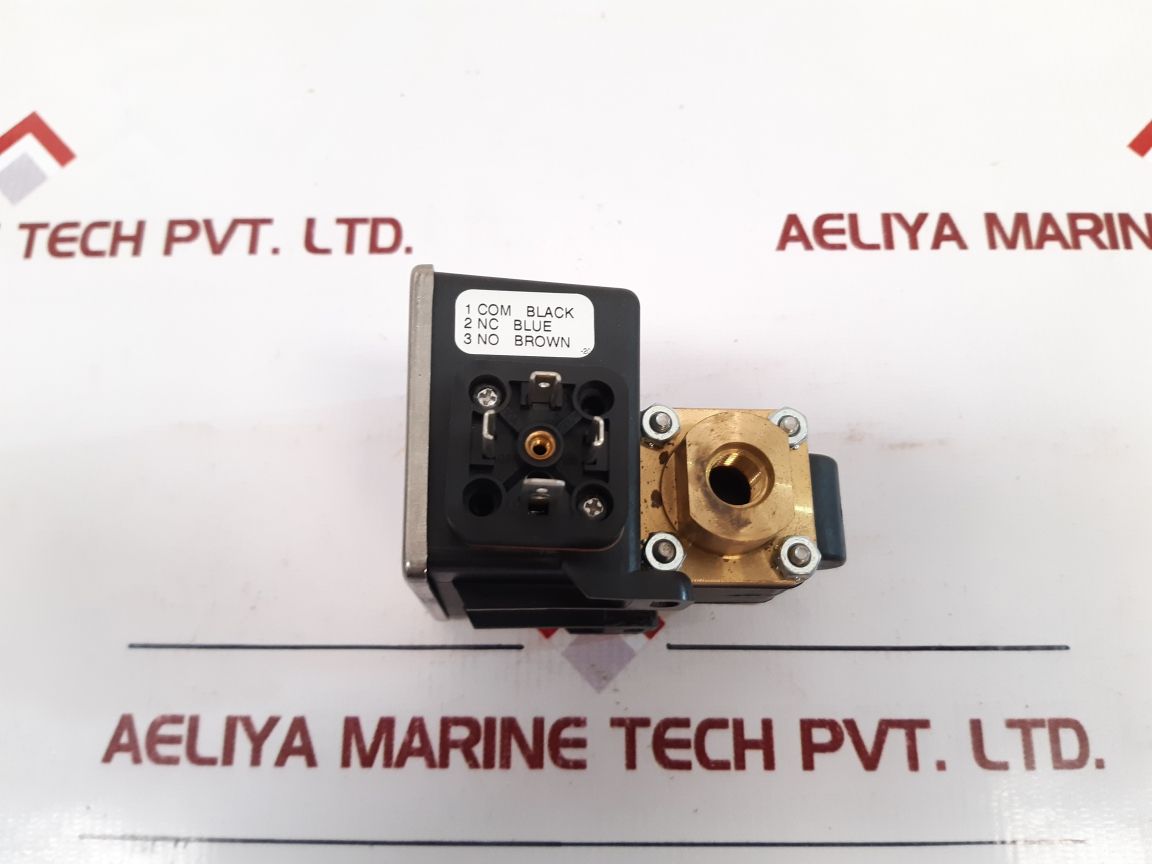 United Electric Controls 24-15428 Pressure Switch - Aeliya Marine Tech