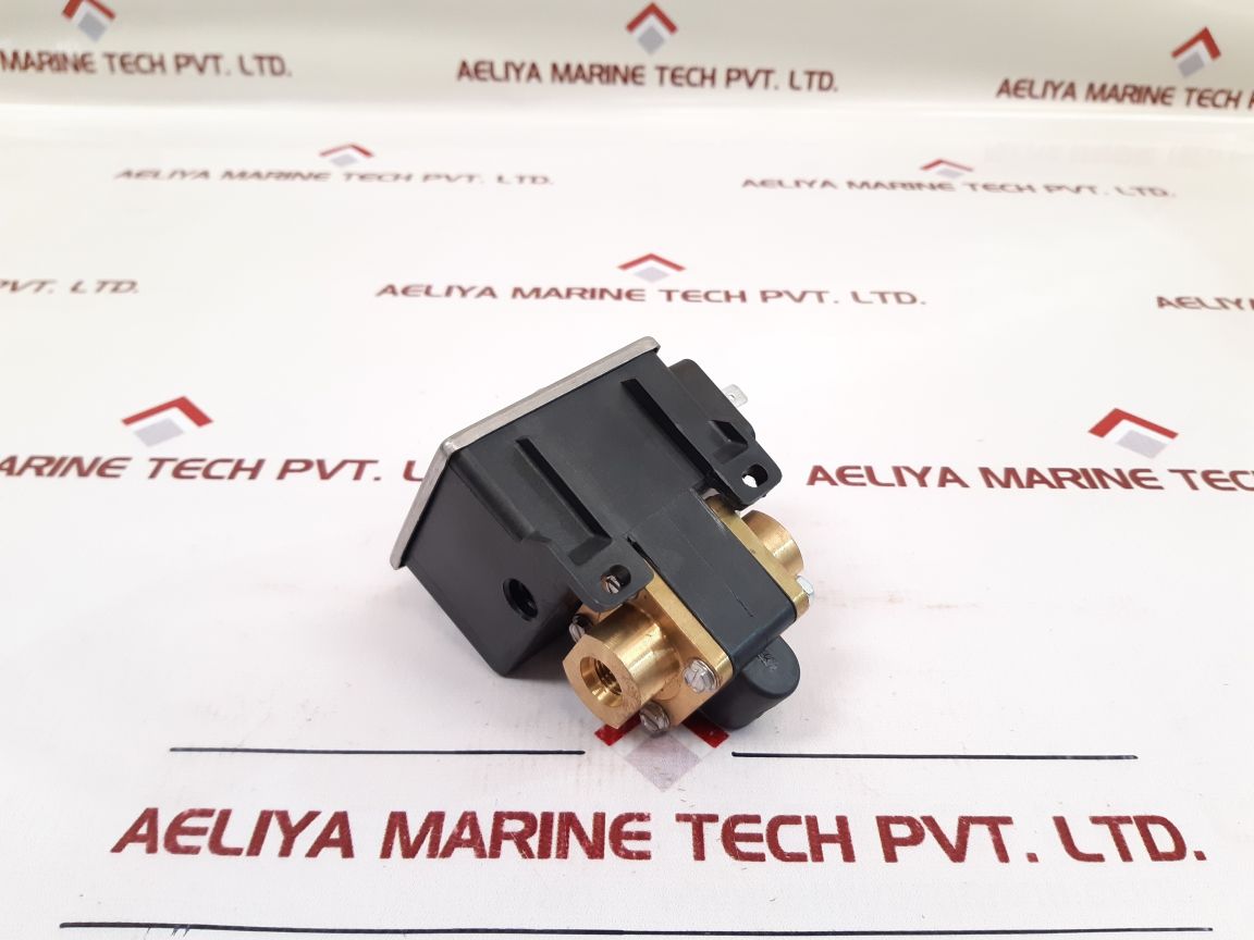 United Electric Controls 24-15428 Pressure Switch - Aeliya Marine Tech