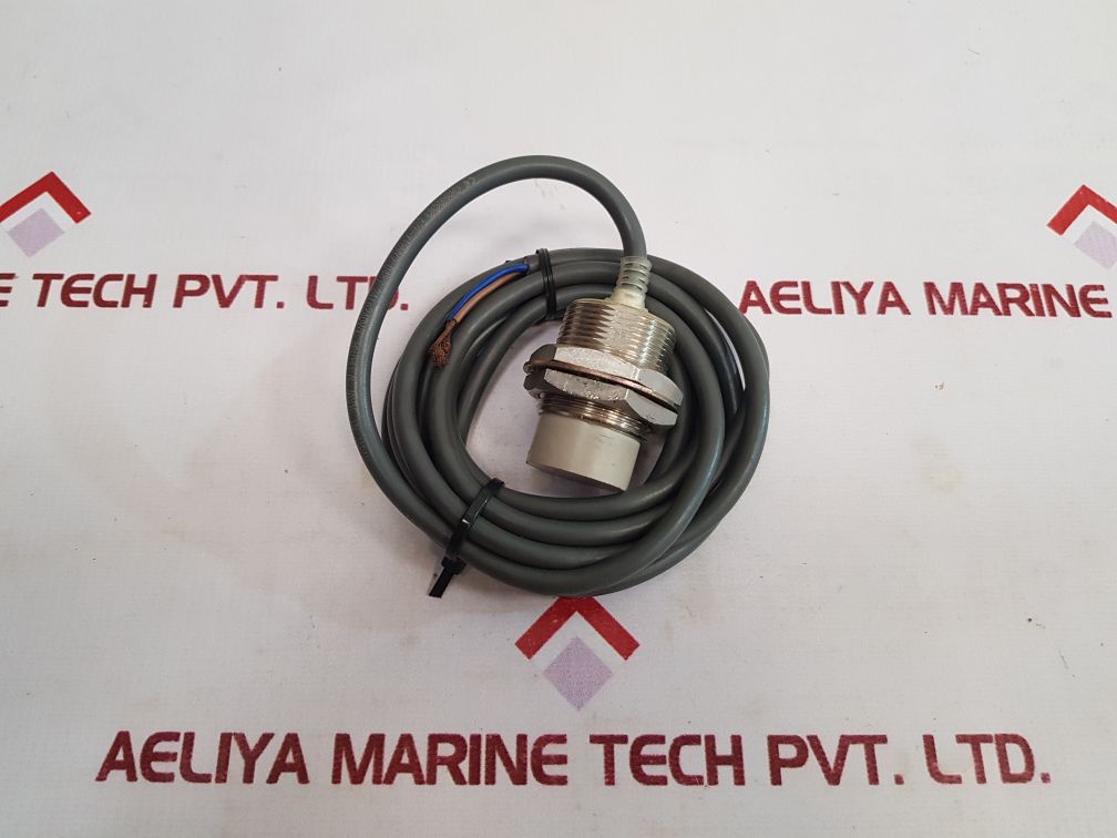 Omron E2E-x18My2 Proximity Switch Used