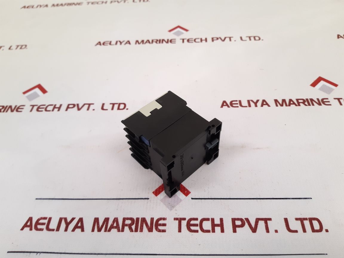 Telemecanique Ca3Kn40Bd3 Control Relay 24V Dc - Aeliya Marine Tech