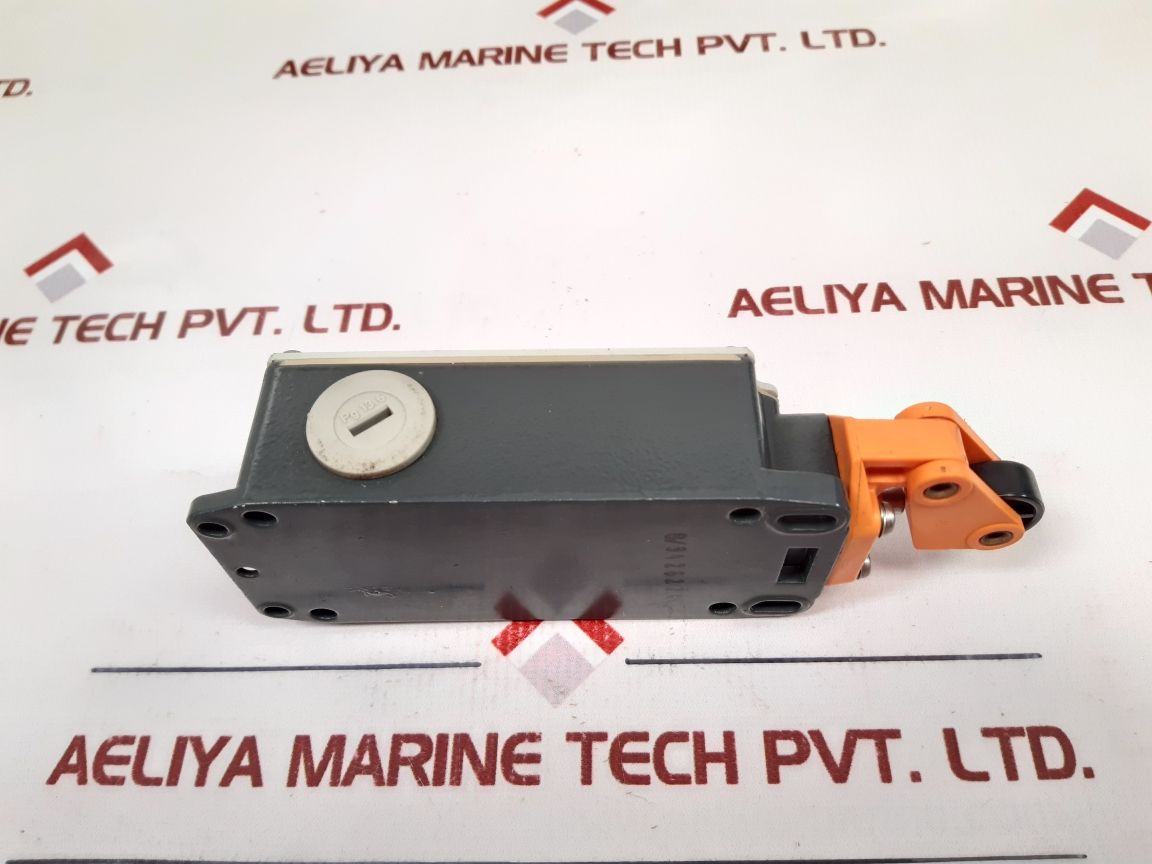 Siemens 3Se3 404-1 E-z Limit Switch - Aeliya Marine Tech