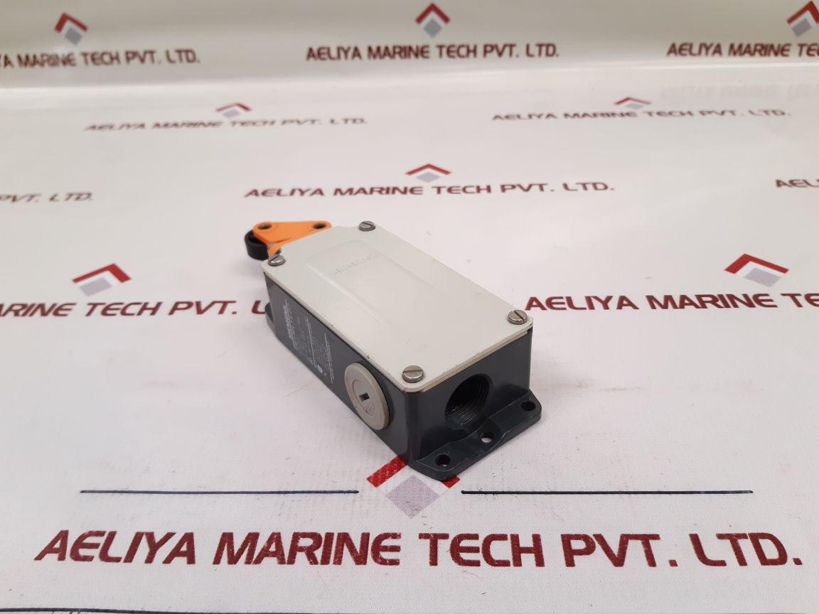 Siemens 3Se3 404-1 E-z Limit Switch - Aeliya Marine Tech