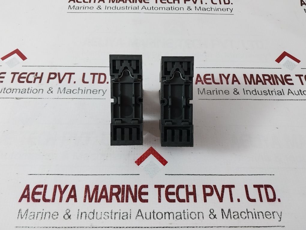 Schrack Pt570024 Relay With Pt78704 Base 10A 300Vac