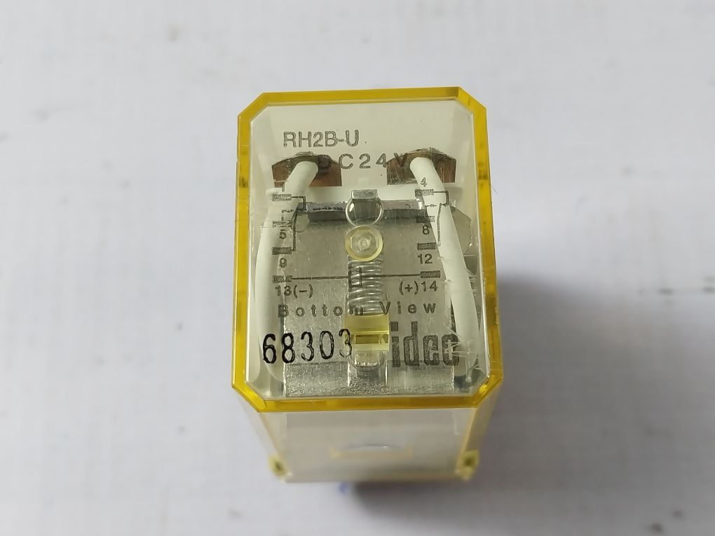 Idec Rh2B-u Relay With Sh2B-05B Socket Dc 24V 10A 240Vac/10A 30Vdc