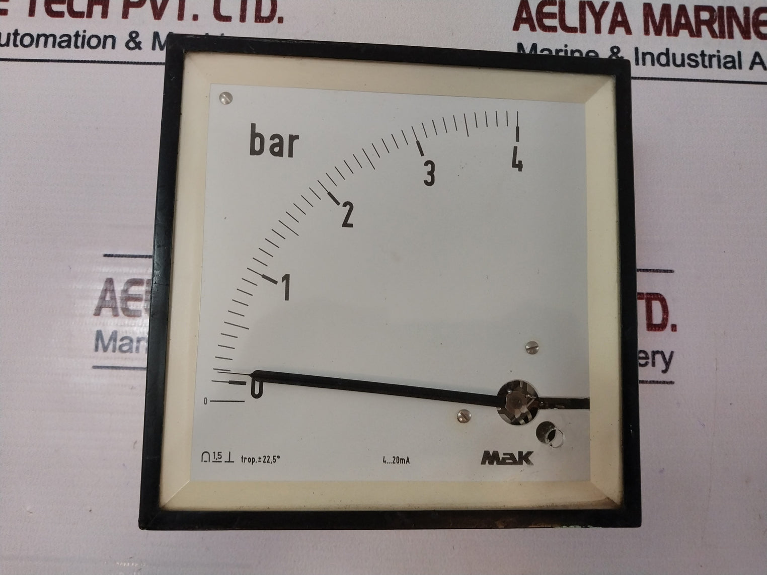 Mak PQ144RS Analog Display Meter 0-4 Bar 24V