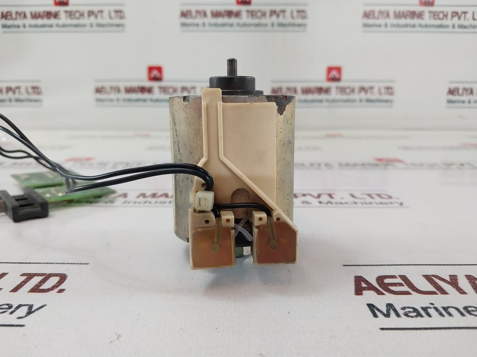 Merlin Gerin 685 683 Mp Circuit Breaker Accessory 200/220 V Dc