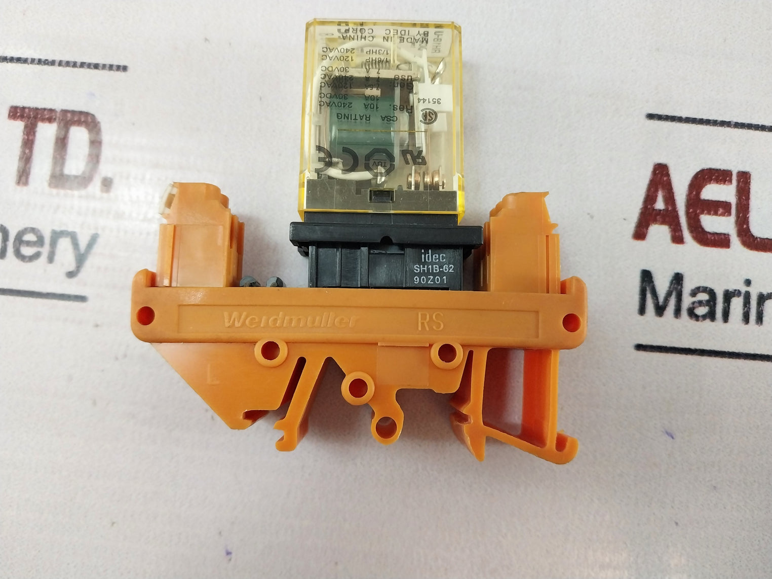 Lot Of 4X Idec Rh1B-u Relay With Socket