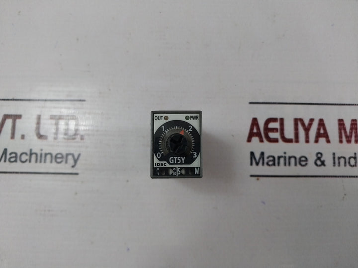 Lot Of 2X IDEC GT5Y-2SN Electronic Timer 200-240 VAC