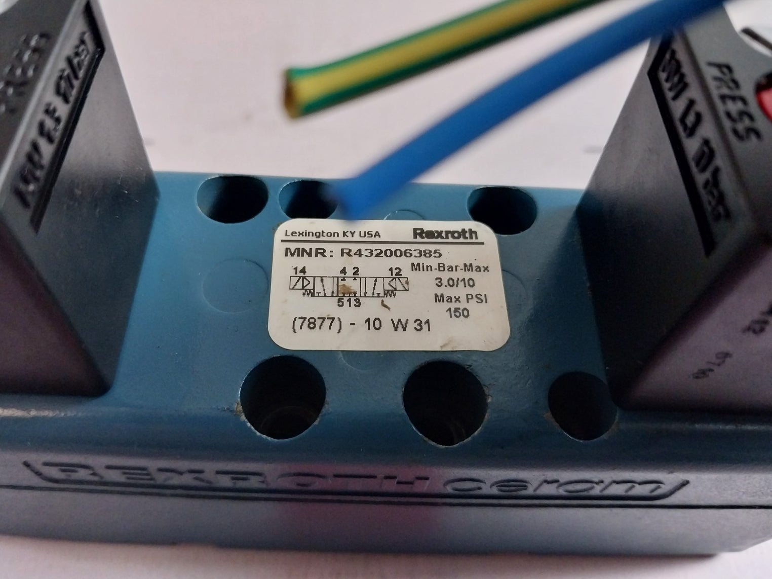 Rexroth R432006385 Ceram Solenoid Valve Aventics 24Vdc