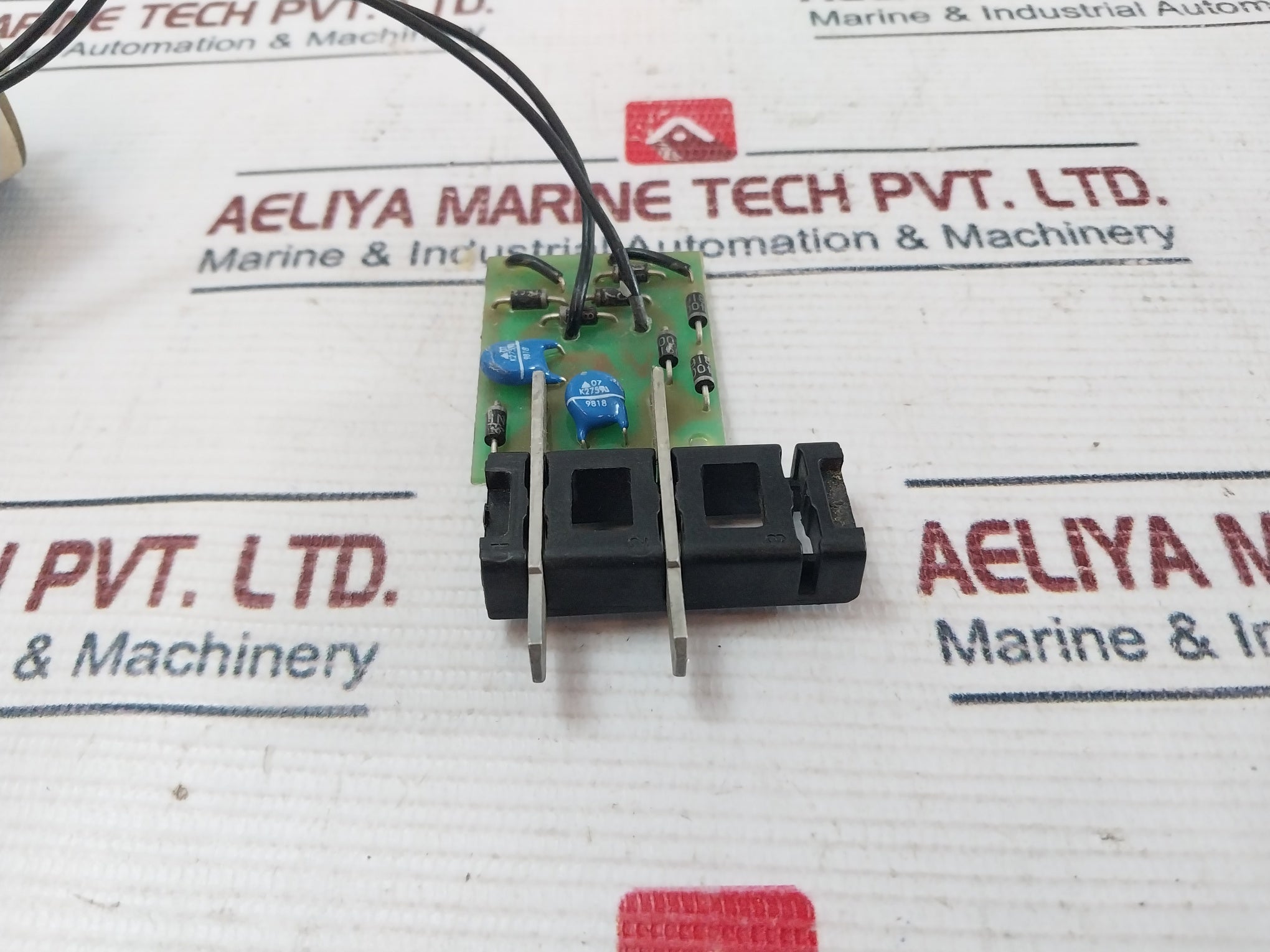 Merlin Gerin 685 658 Xf-e Closing Release Circuit Breaker E103955