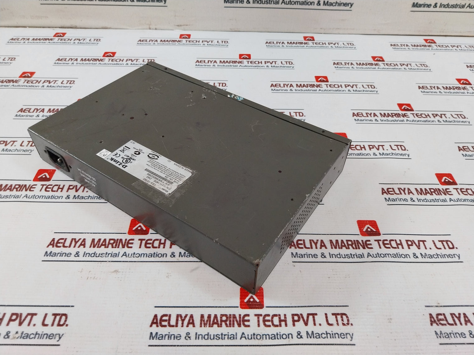 D-link Des-1016d 10/100 Fast Ethernet Switch 100-240vac 0.3a Ies1016de....d4g