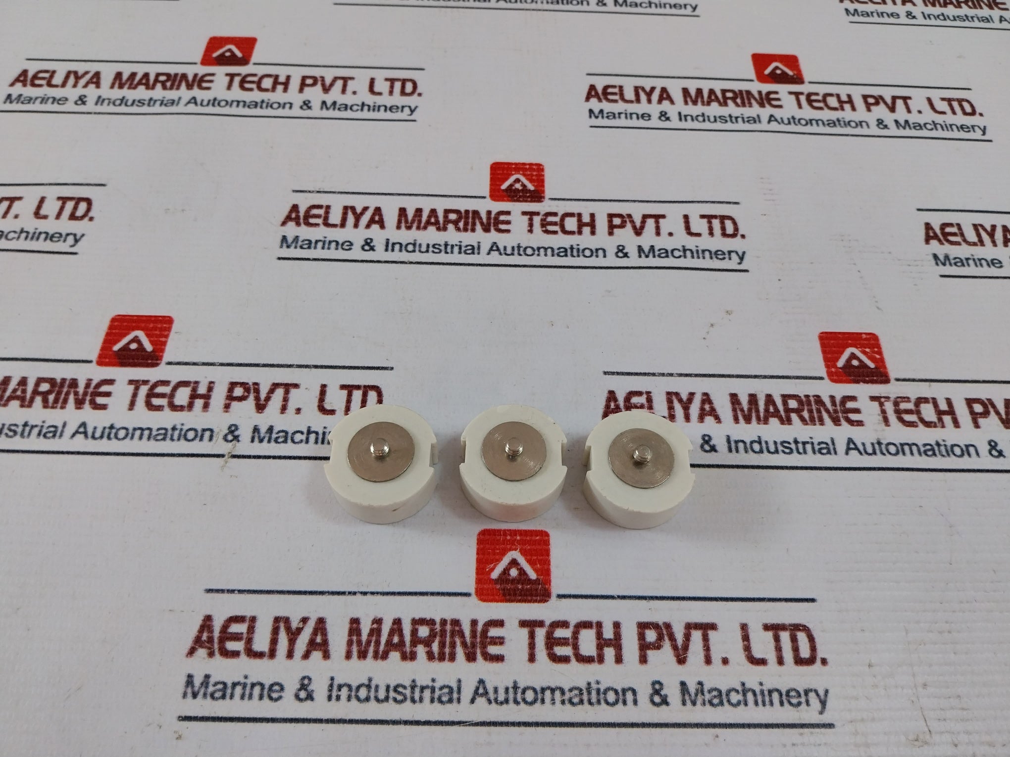 Lot of 4X Ensto 50/500 Screw