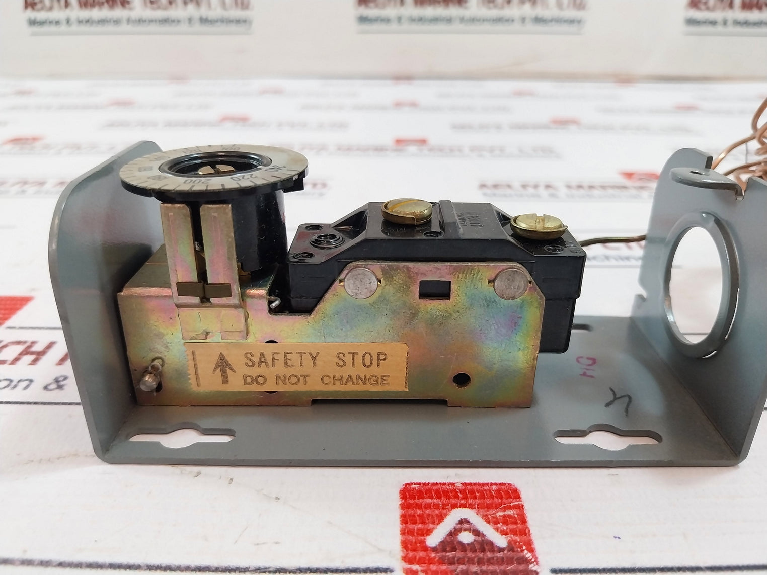 Johnson Controls A19Aab-35 Thermostat & Controller 100-240V Ac