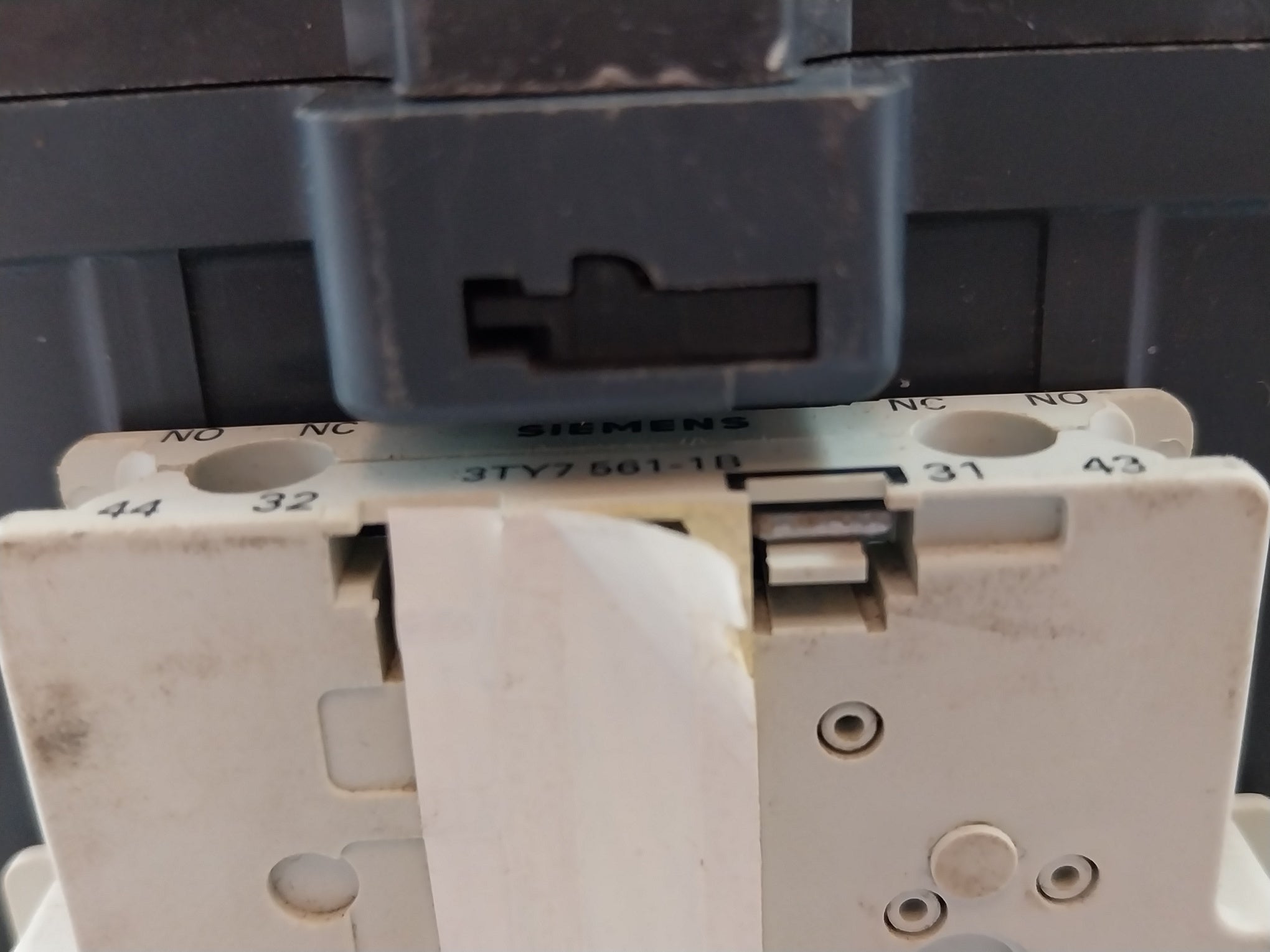 Siemens 3Tf48 Contactor W/ 3Ty7 561-1B Contact Block 600Vac
