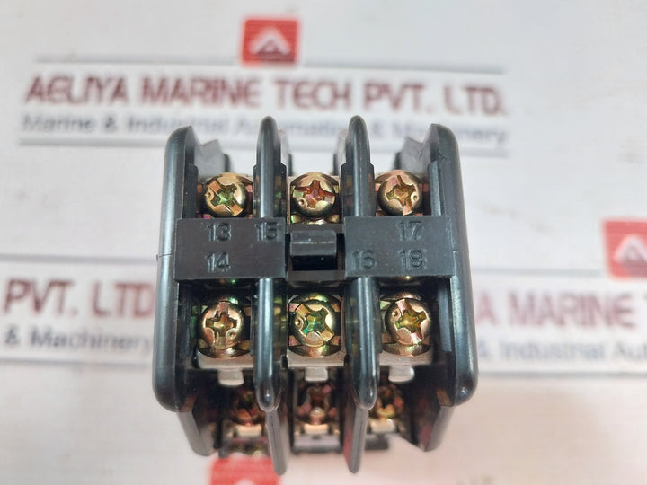 Fuji Electric Src50-2U/X (4A2B) Auxiliary Relay 400-440V 50/60Hz