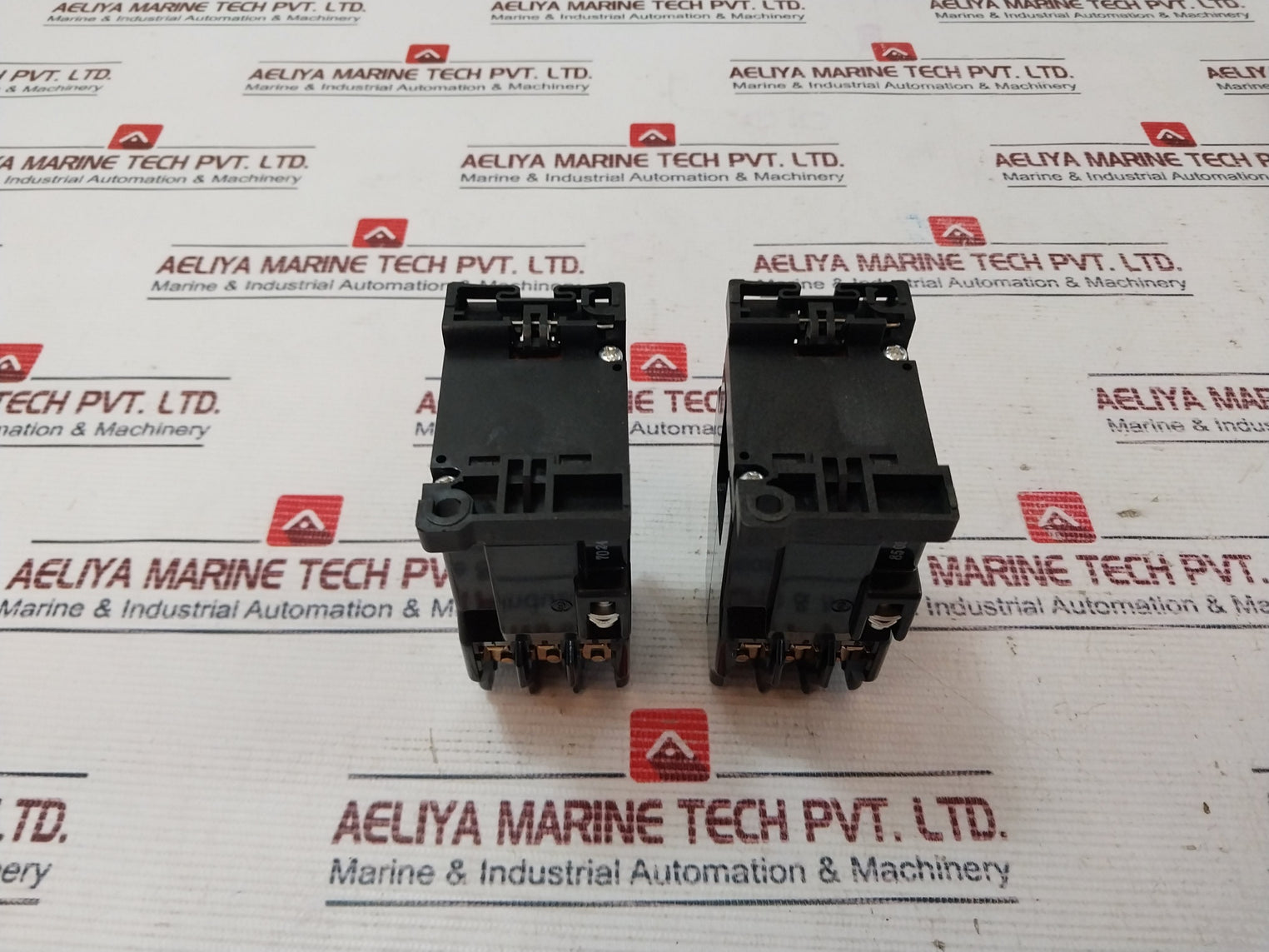 Fuji Electric SRC50-2U/X (4A2B) Auxiliary Relay Coil 100/100-110v 50/60hz