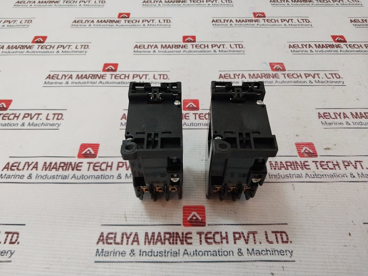 Fuji Electric SRC50-2U/X (4A2B) Auxiliary Relay Coil 100/100-110v 50/60hz
