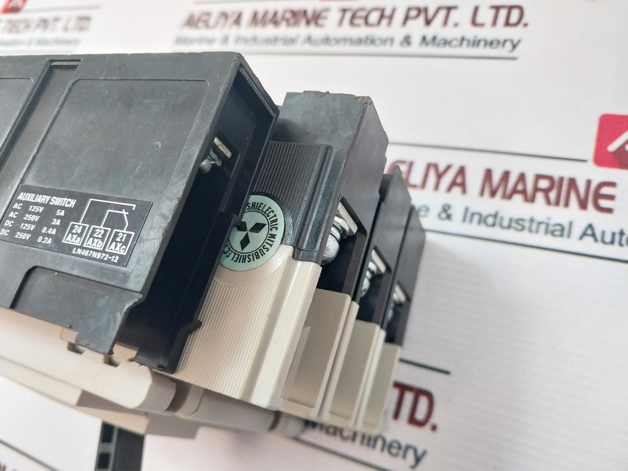 Mitsubishi Nf63-hv No-fuse Breaker With Auxiliary Switch Ax-1Rs Slt