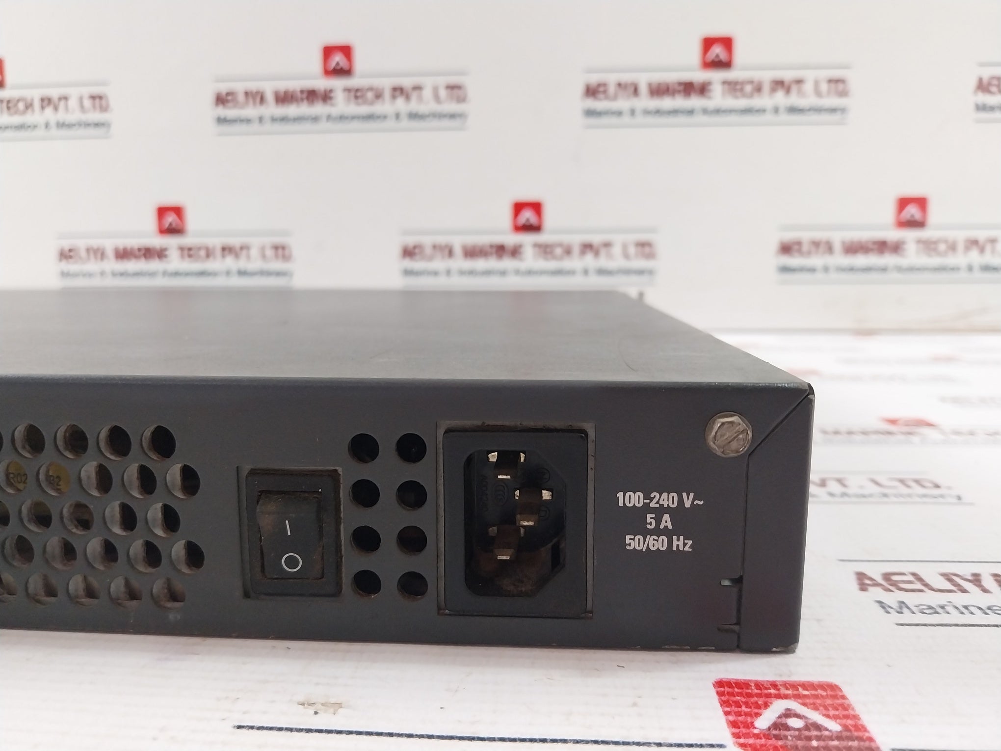 Cisco 2801 Integrated Services Router 100-240V 5A 50/60 Hz