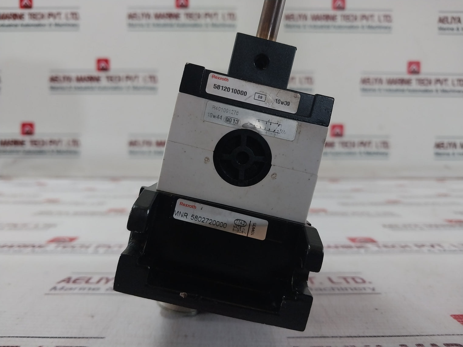 Rexroth R401001276 Pneumatic Directional Valve 5812110100