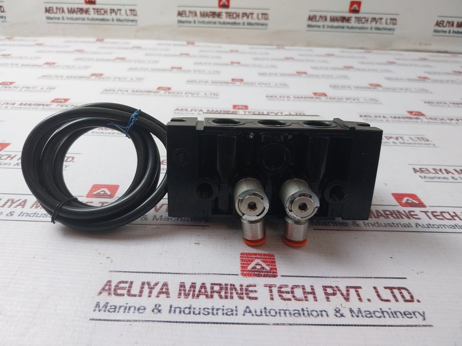 Rexroth R401001276 Pneumatic Directional Valve 5812110100