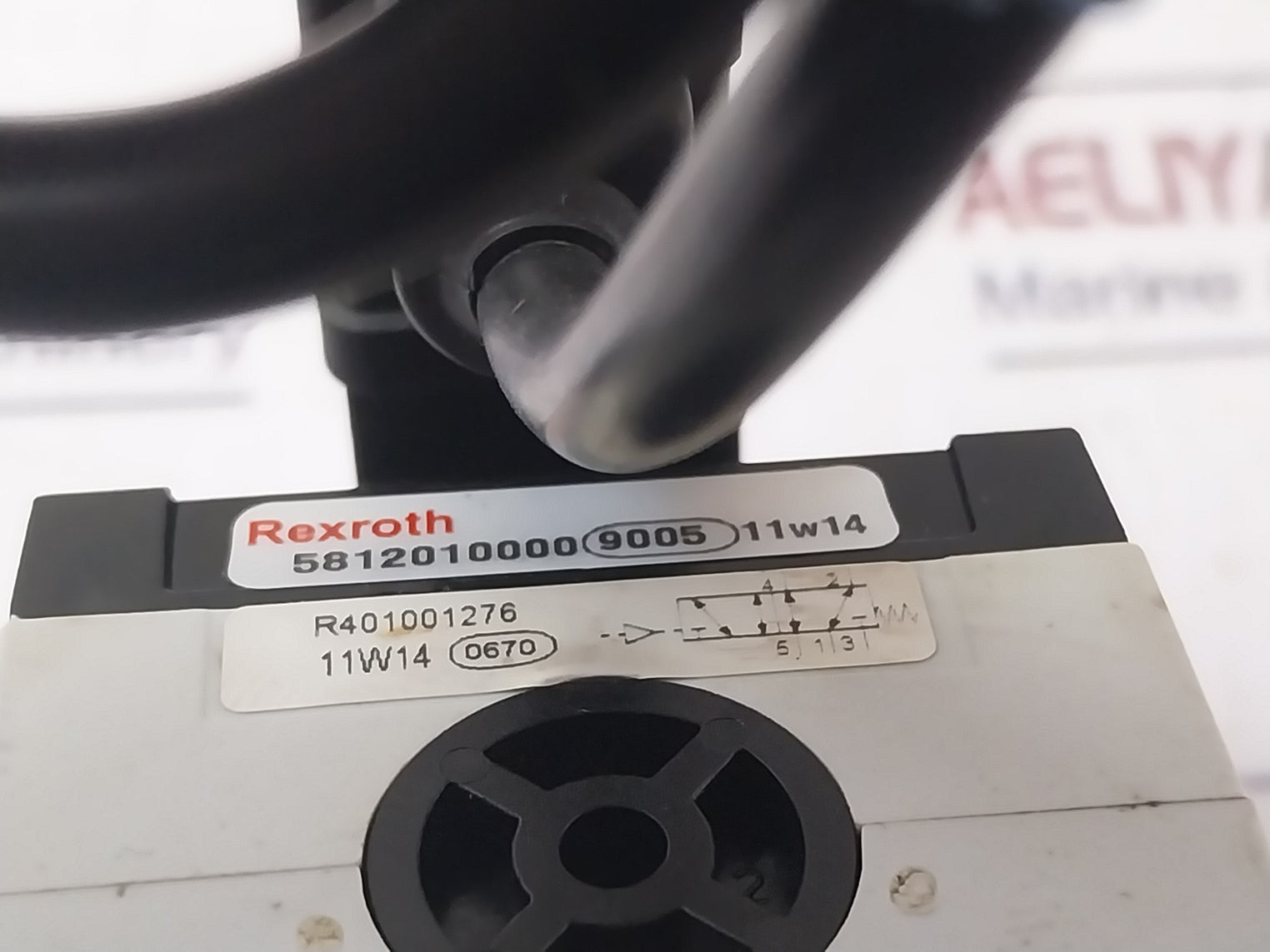 Rexroth R401001276 Pneumatic Directional Valve 5812110100