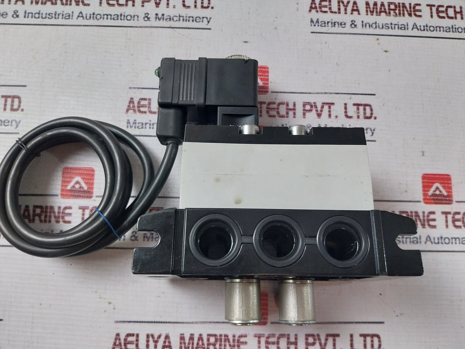 Rexroth R401001276 Pneumatic Directional Valve 5812110100