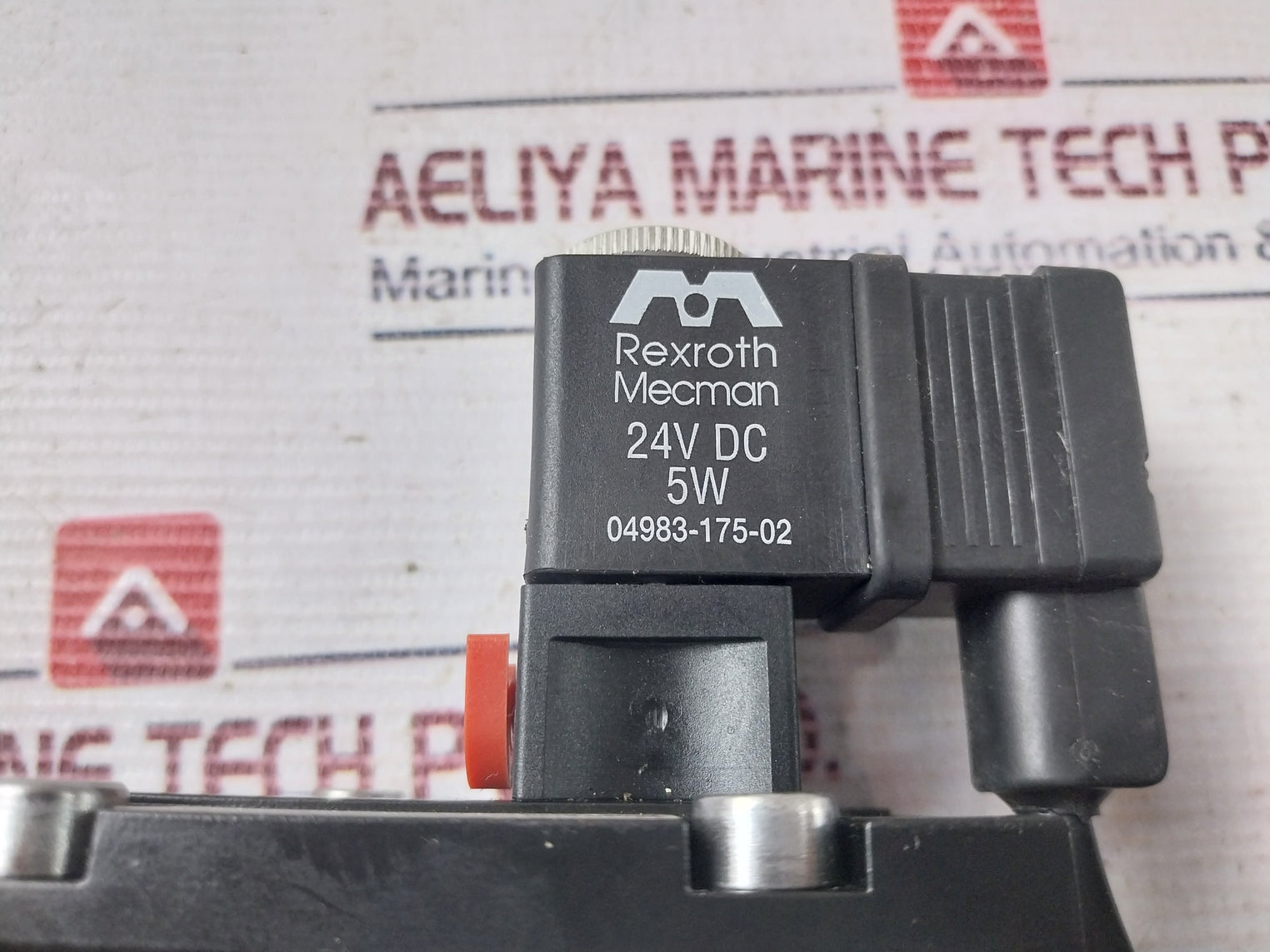 Rexroth R401001276 Pneumatic Directional Valve 5812110100