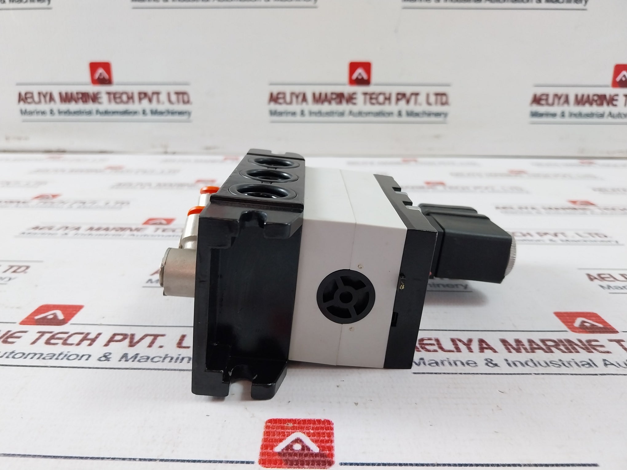 Rexroth 5812110100 Directional Pneumatic Valve 24V Dc 5W