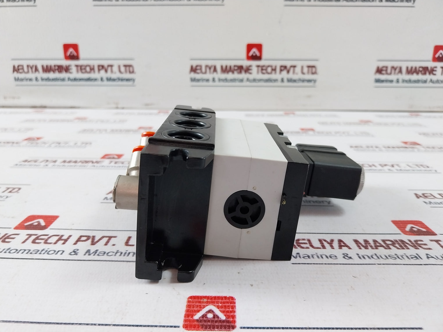 Rexroth 5812110100 Directional Pneumatic Valve 24V Dc 5W